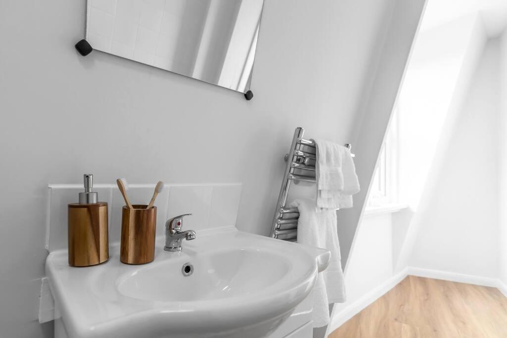1-Bed Seaside Apartment With Parking Cromer Eksteriør bilde