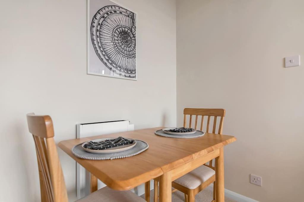 1-Bed Seaside Apartment With Parking Cromer Eksteriør bilde