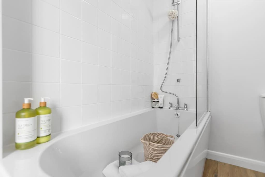 1-Bed Seaside Apartment With Parking Cromer Eksteriør bilde