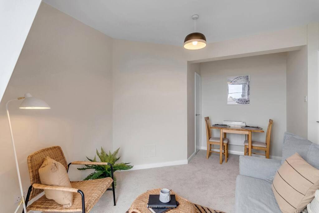 1-Bed Seaside Apartment With Parking Cromer Eksteriør bilde