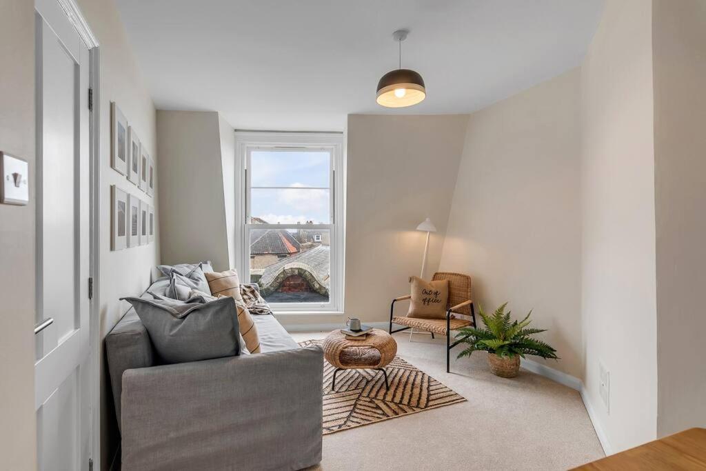 1-Bed Seaside Apartment With Parking Cromer Eksteriør bilde