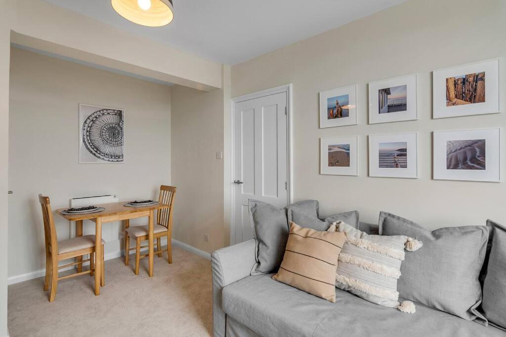 1-Bed Seaside Apartment With Parking Cromer Eksteriør bilde